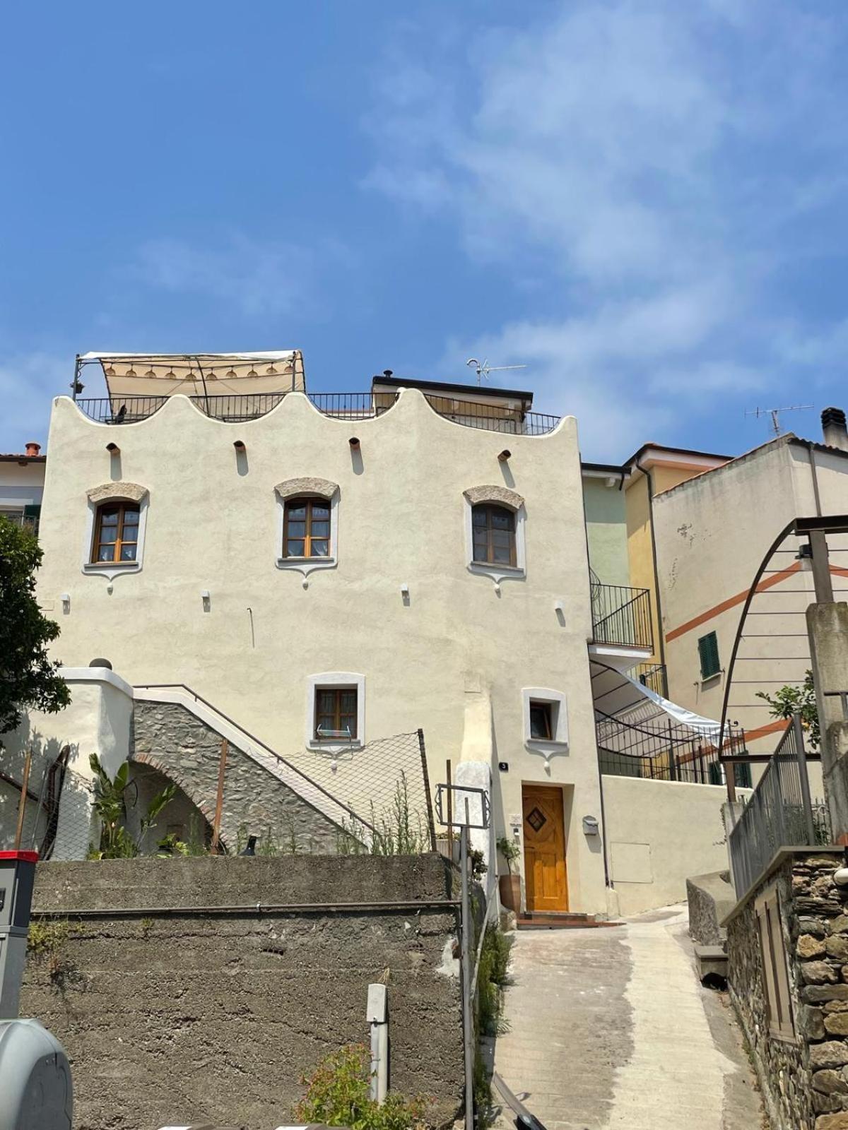 A Burga Du Muntin Hotel Spotorno Exterior photo