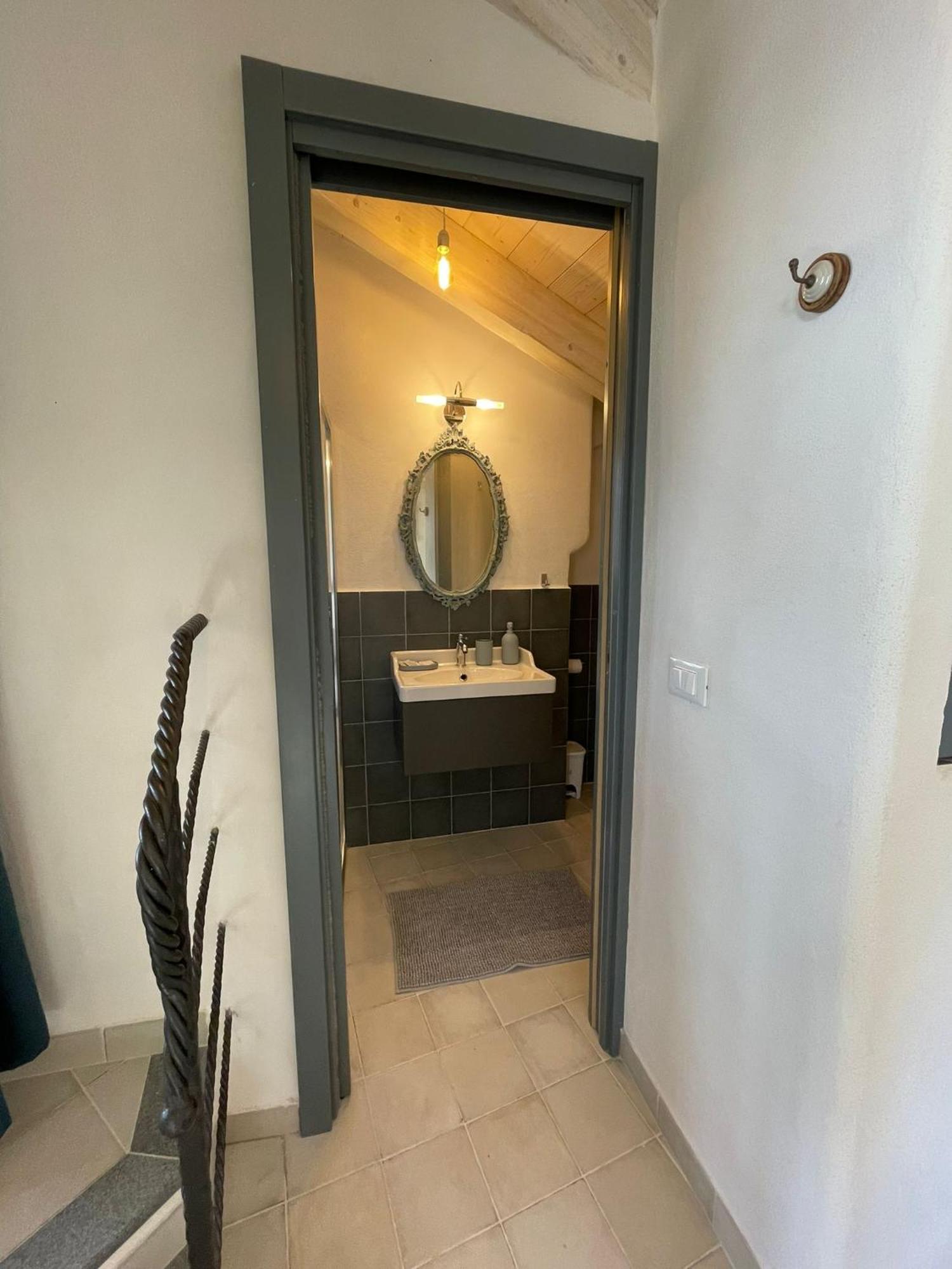 A Burga Du Muntin Hotel Spotorno Room photo