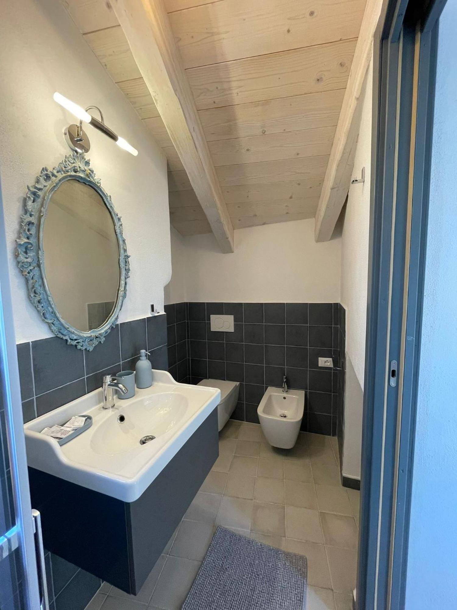 A Burga Du Muntin Hotel Spotorno Room photo