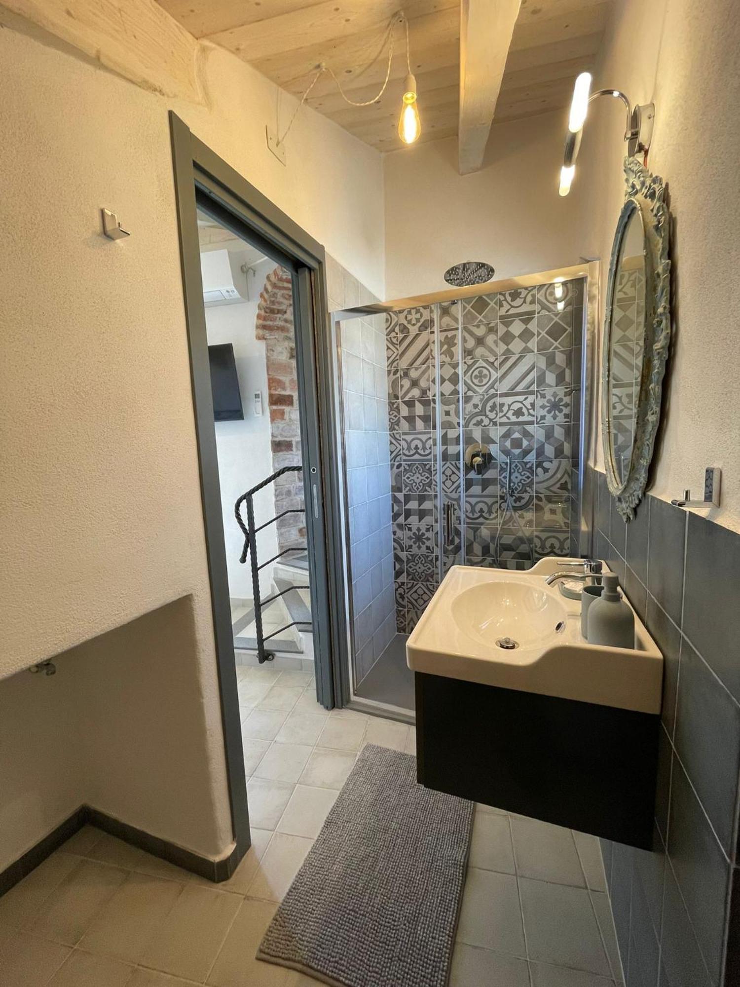 A Burga Du Muntin Hotel Spotorno Room photo