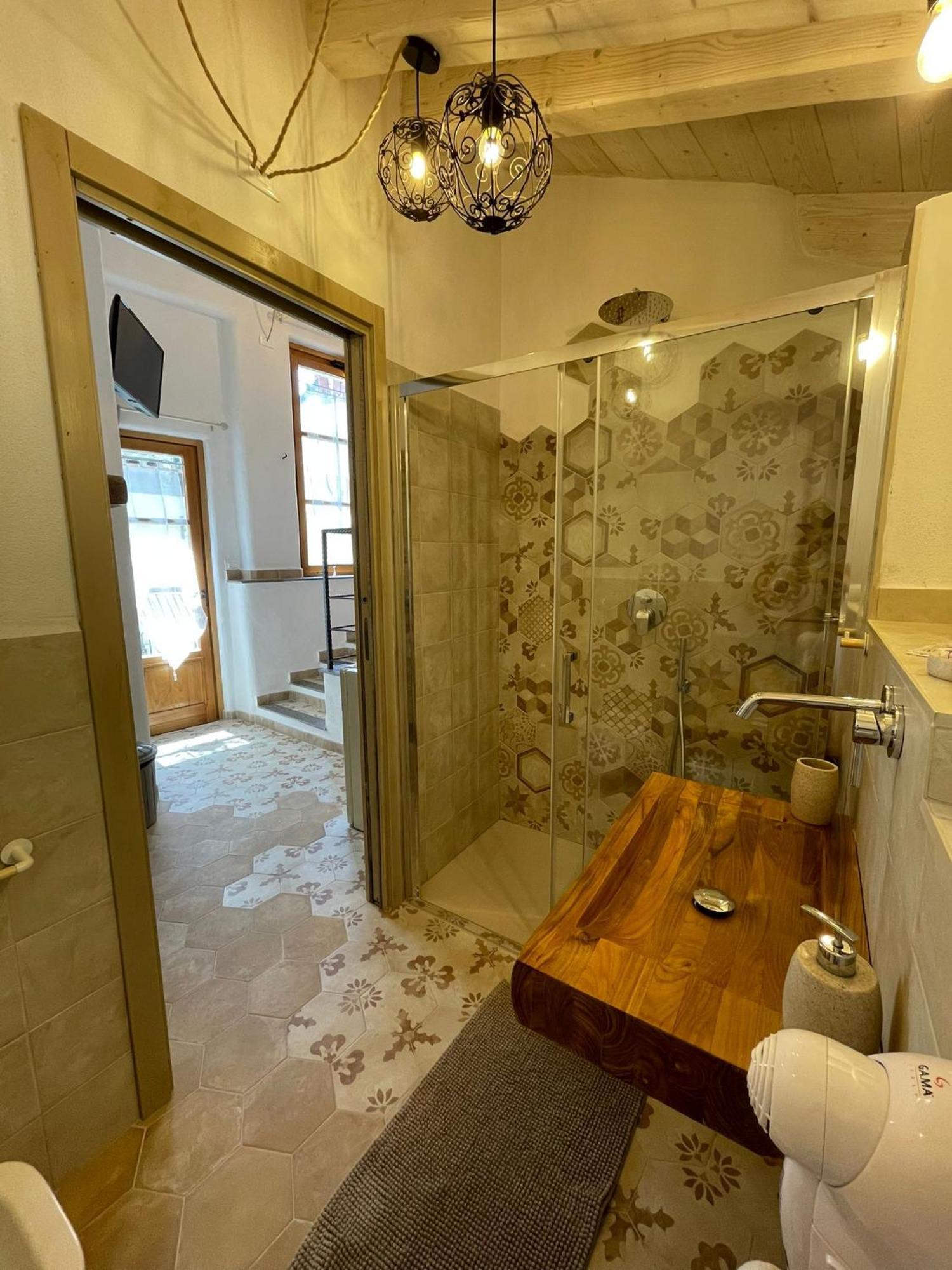 A Burga Du Muntin Hotel Spotorno Room photo