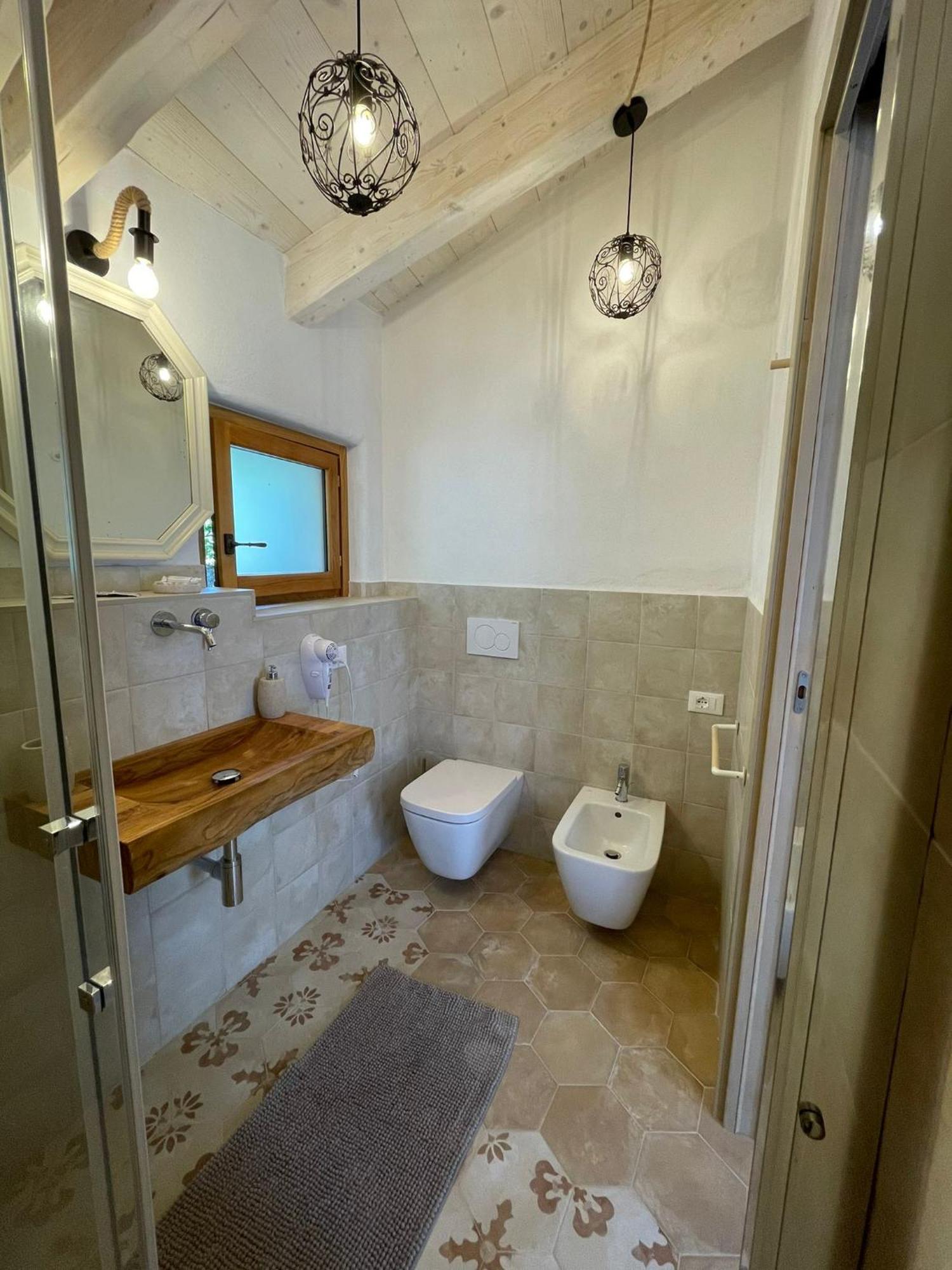A Burga Du Muntin Hotel Spotorno Room photo