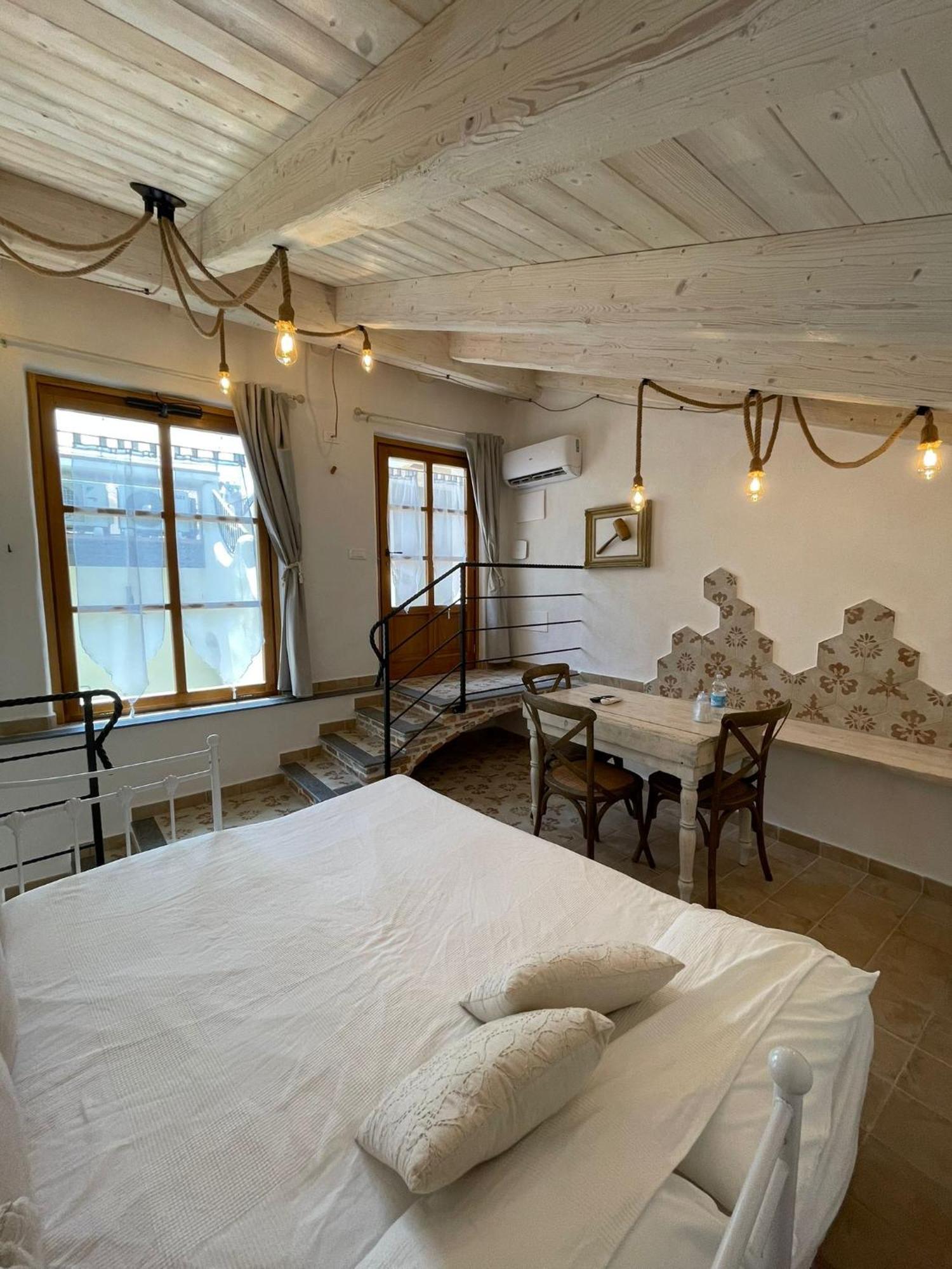 A Burga Du Muntin Hotel Spotorno Room photo