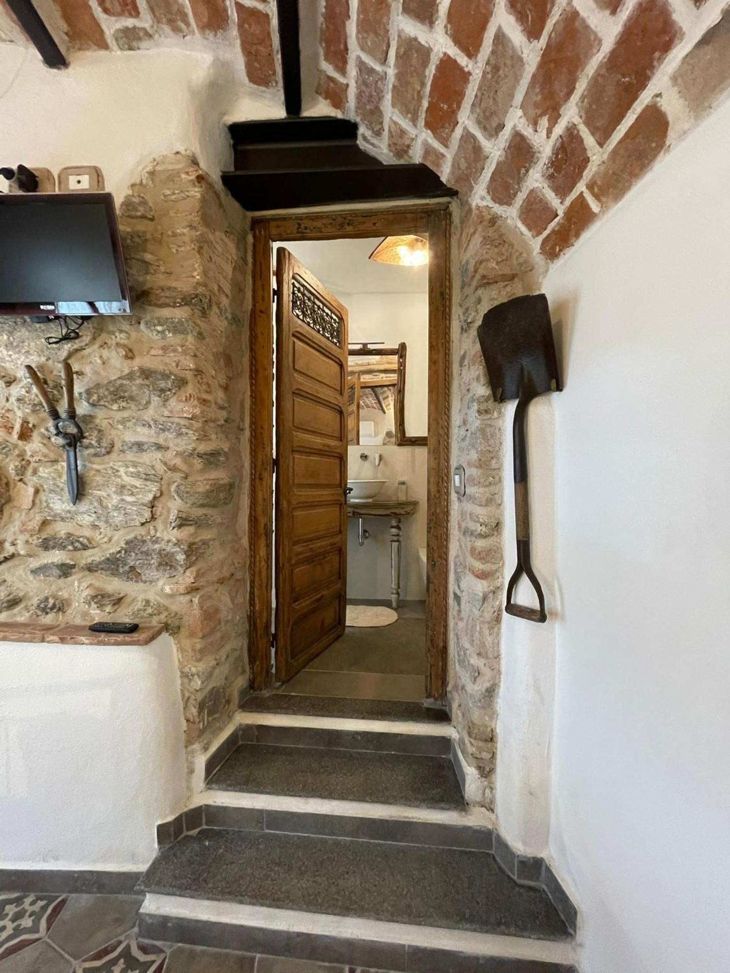 A Burga Du Muntin Hotel Spotorno Room photo