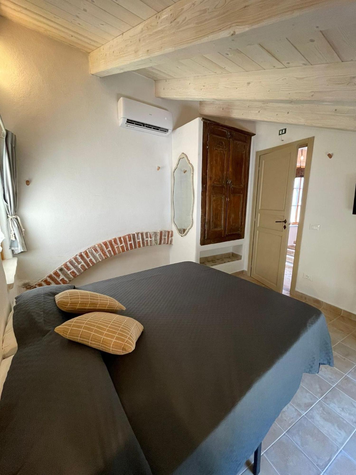 A Burga Du Muntin Hotel Spotorno Room photo