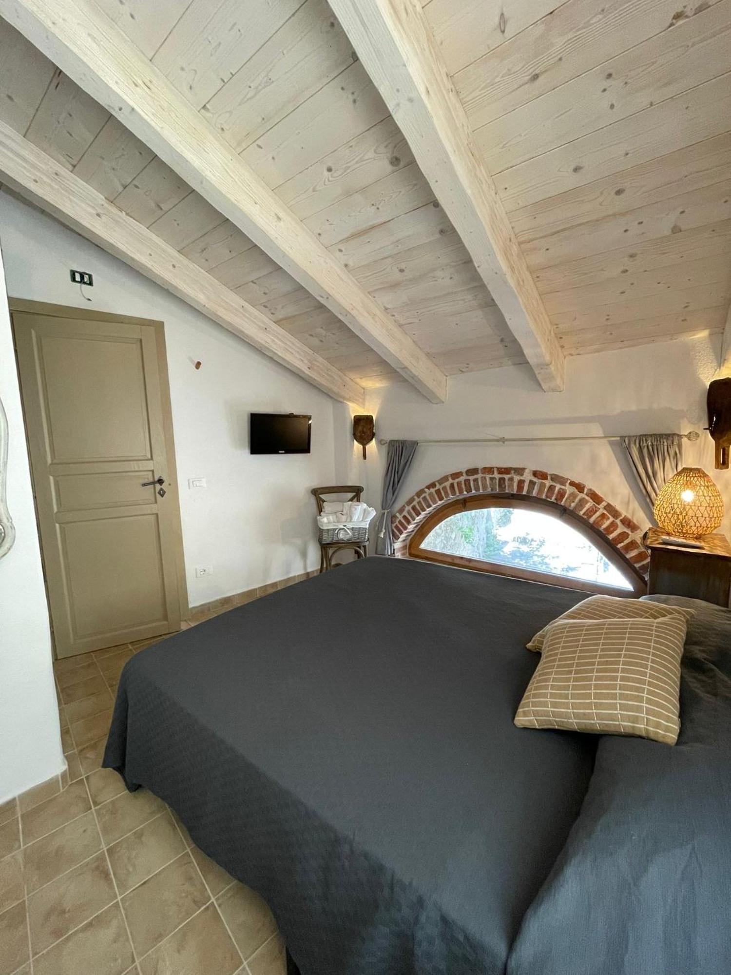 A Burga Du Muntin Hotel Spotorno Room photo