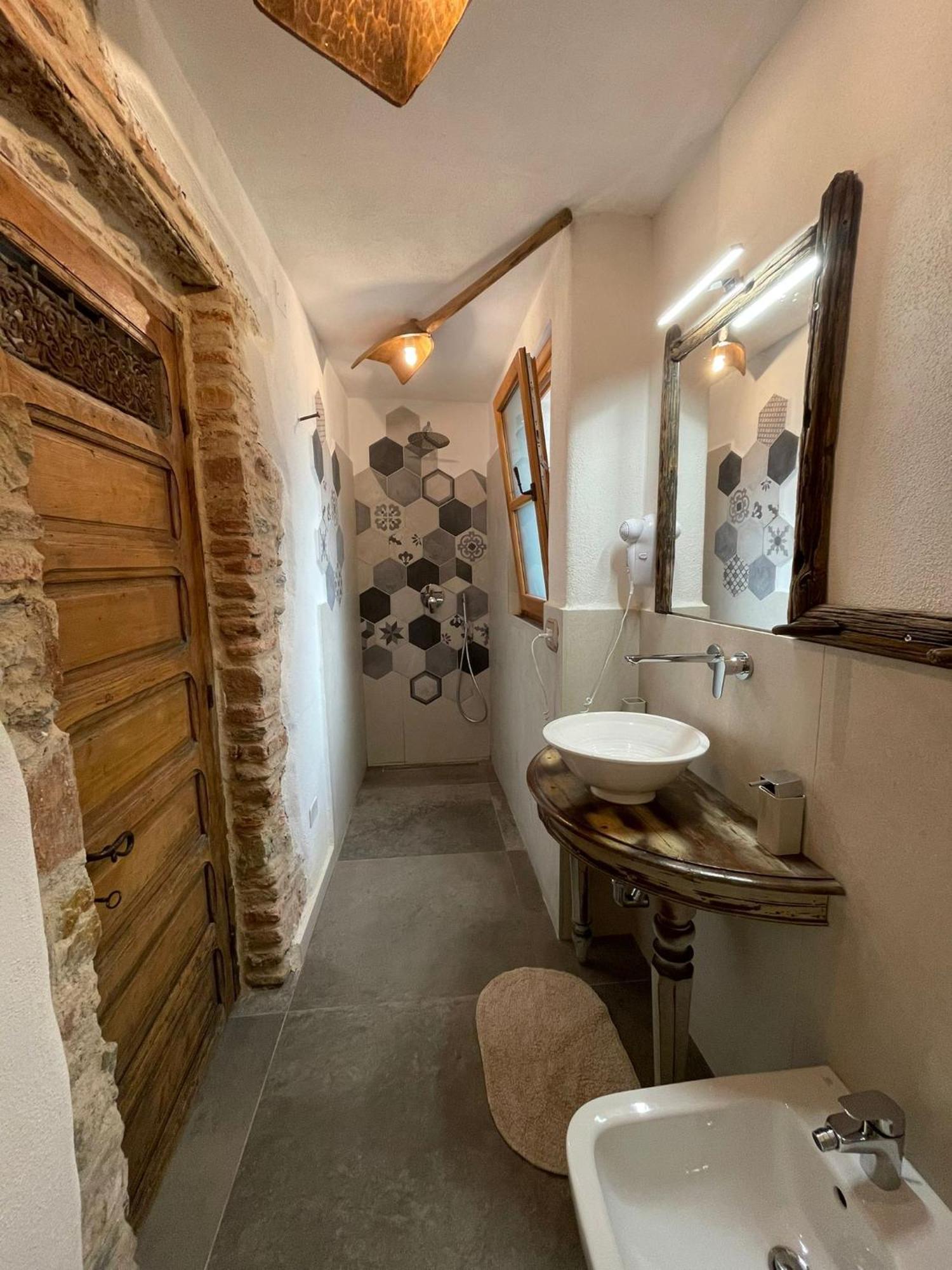 A Burga Du Muntin Hotel Spotorno Room photo